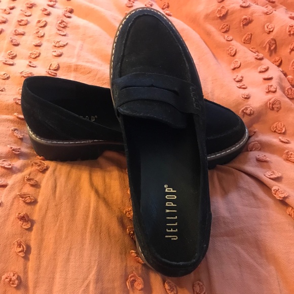 Shoes - Picture 2 of 3